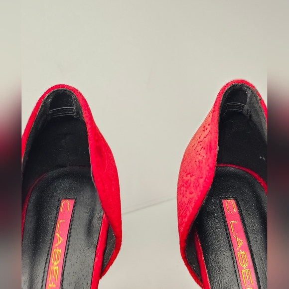 Coquette red velvet heels with gray faux fur - Picture 10 of 11